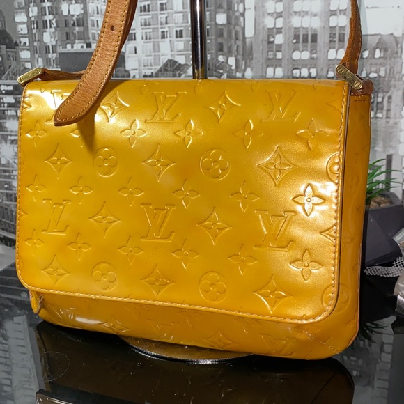 Authentic Louis Vuitton Vernis Monogram Thompson Street Flap Bag - Picture 6 of 17
